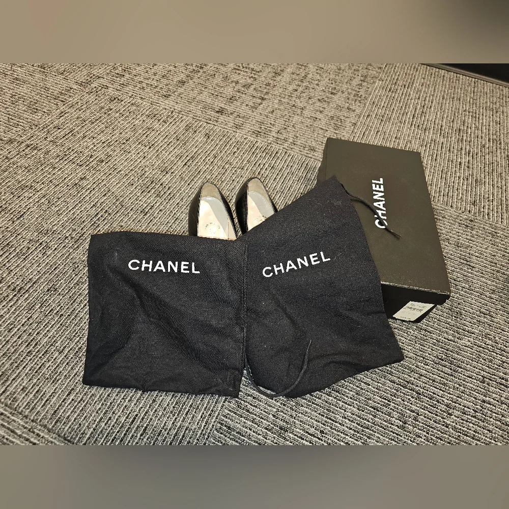 AUTHENTIC CHANEL VINTAGE NOIR CHAIN HEEL SZ 37